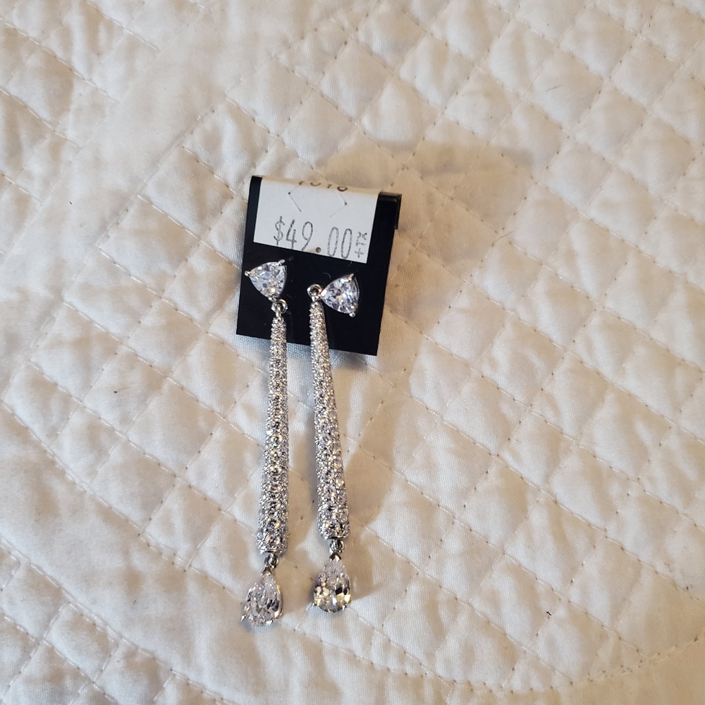 Drop down earrings